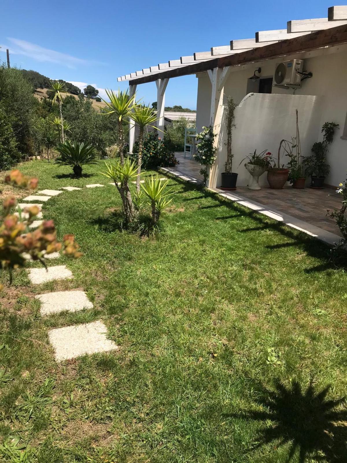 La Fragola In Campagna 6 K M Da San Pantaleo Hotel Exterior foto