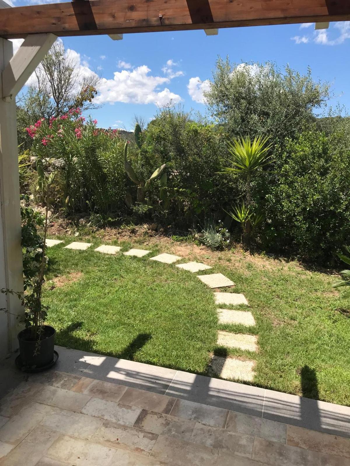 La Fragola In Campagna 6 K M Da San Pantaleo Hotel Exterior foto